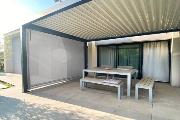 Photo n°2 of the VIZEO Screen Blind for Pergola