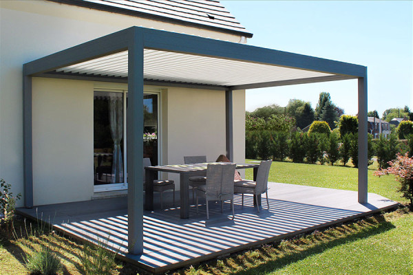 Photo n°2 of the EOLUX Freestanding Bioclimatic Pergola