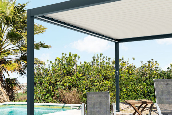 Photo n°5 of the SUNLITE Freestanding Bioclimatic Pergola