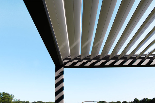 Photo n°2 of the EOLUX LP Lean-To Bioclimatic Pergola