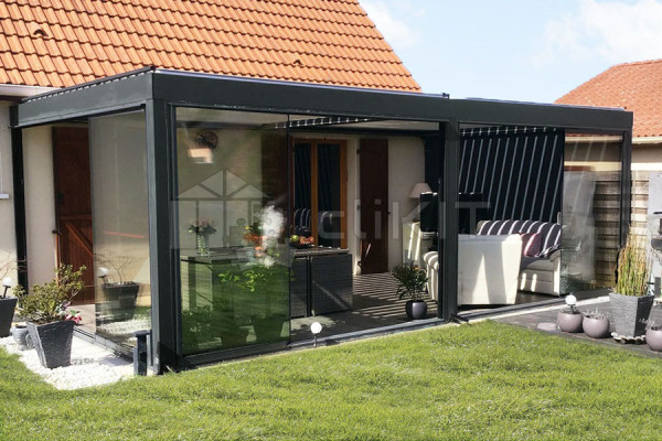 Photo n°2 of the Glass Enclosure for Bioclimatic Pergola